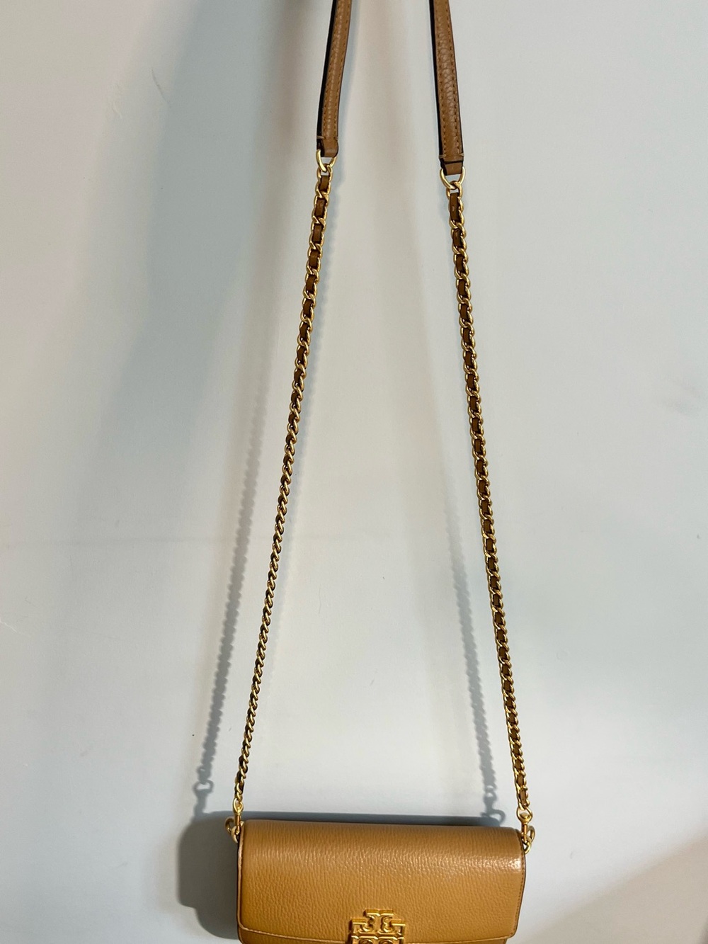 Tory Burch Camel/Tan Leather Shoulder Bag with Gold Logo - Picture 9 of 10